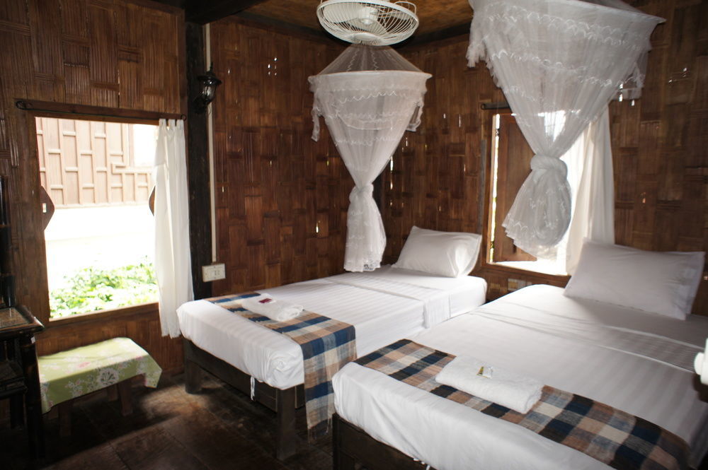ホテルChampa Lao Bungalows ヴァンヴィエン エクステリア 写真